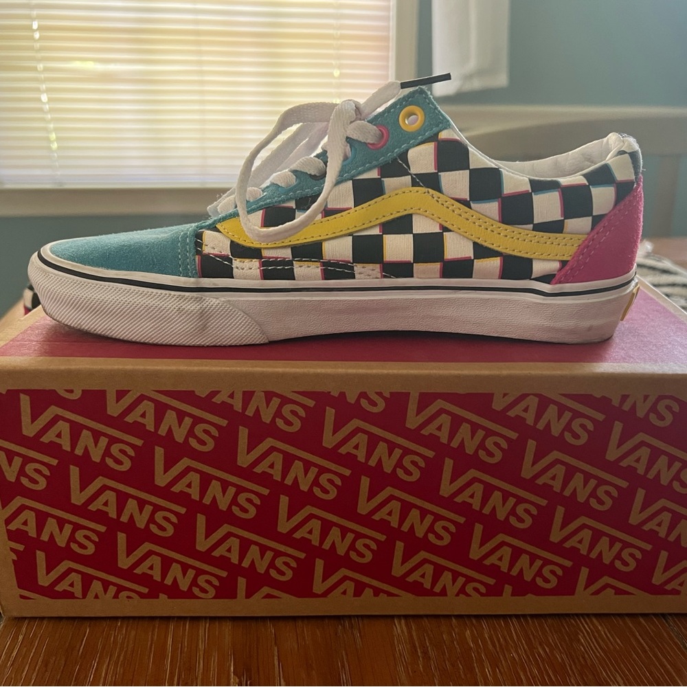 Slightly used retro vans (with box)